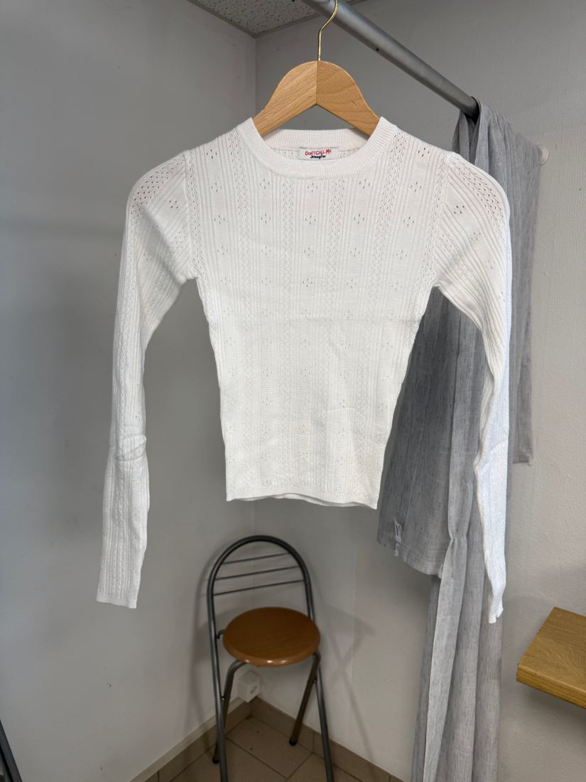 Pull côtelé ajouré écru à manches longues, coupe ajustée courte