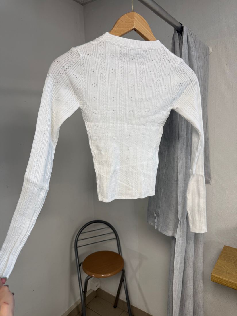 Pull côtelé ajouré écru à manches longues, coupe ajustée courte