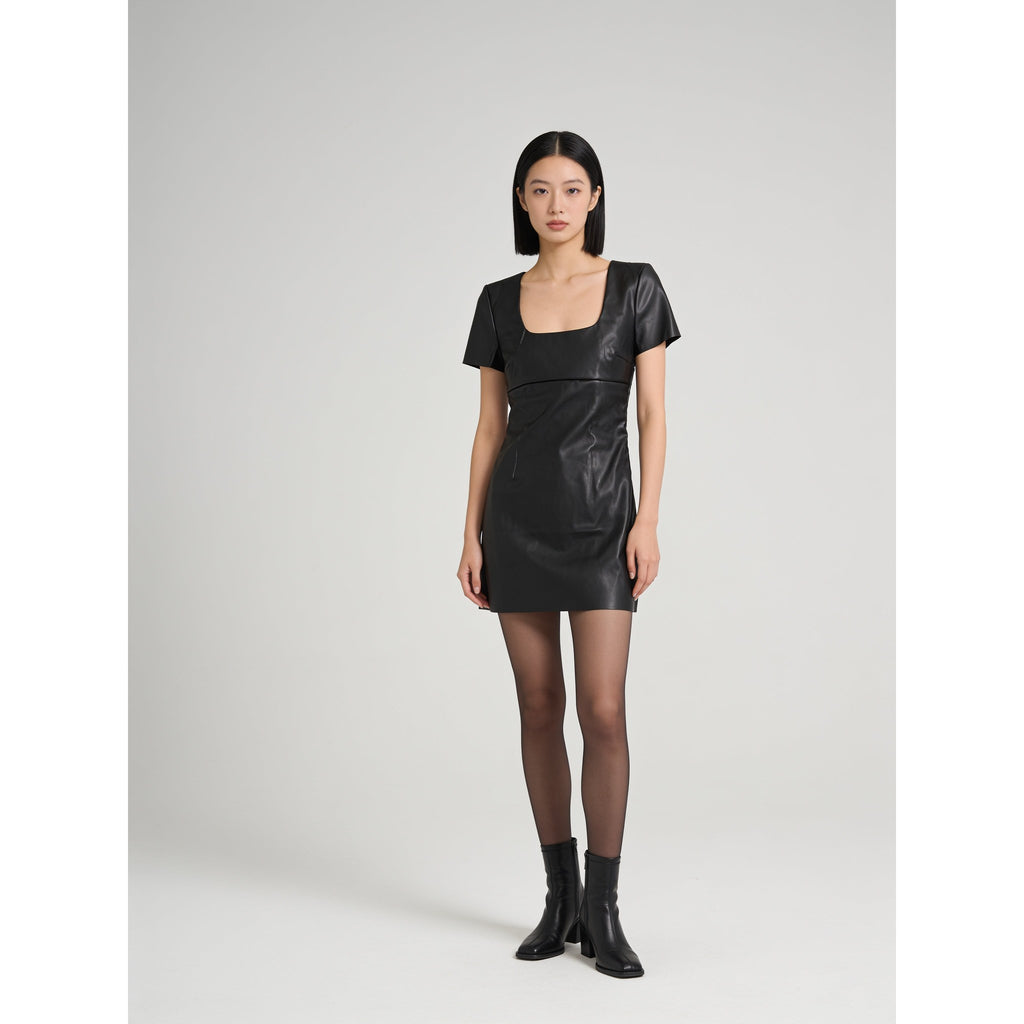 Robe courte simili cuir noire – Col carré, manches courtes – vue 2