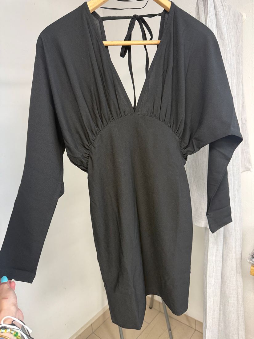 Robe courte noire cache-cœur dos nu manches chauve-souris Jennyfer