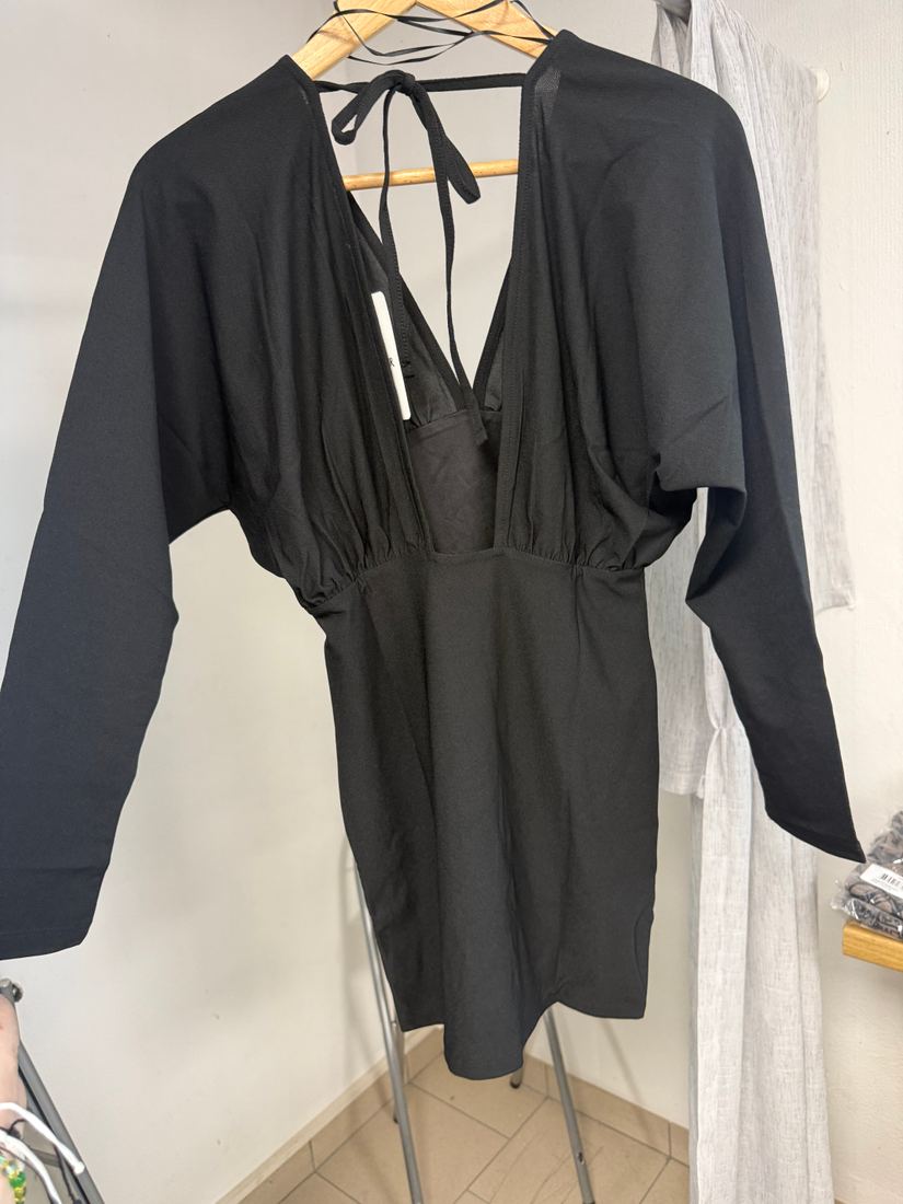Robe courte noire cache-cœur dos nu manches chauve-souris Jennyfer