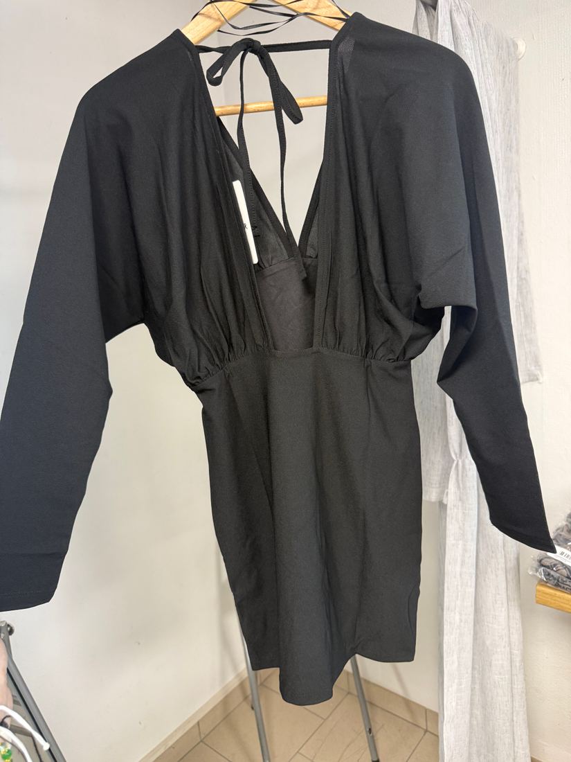 Robe courte noire cache-cœur dos nu manches chauve-souris Jennyfer