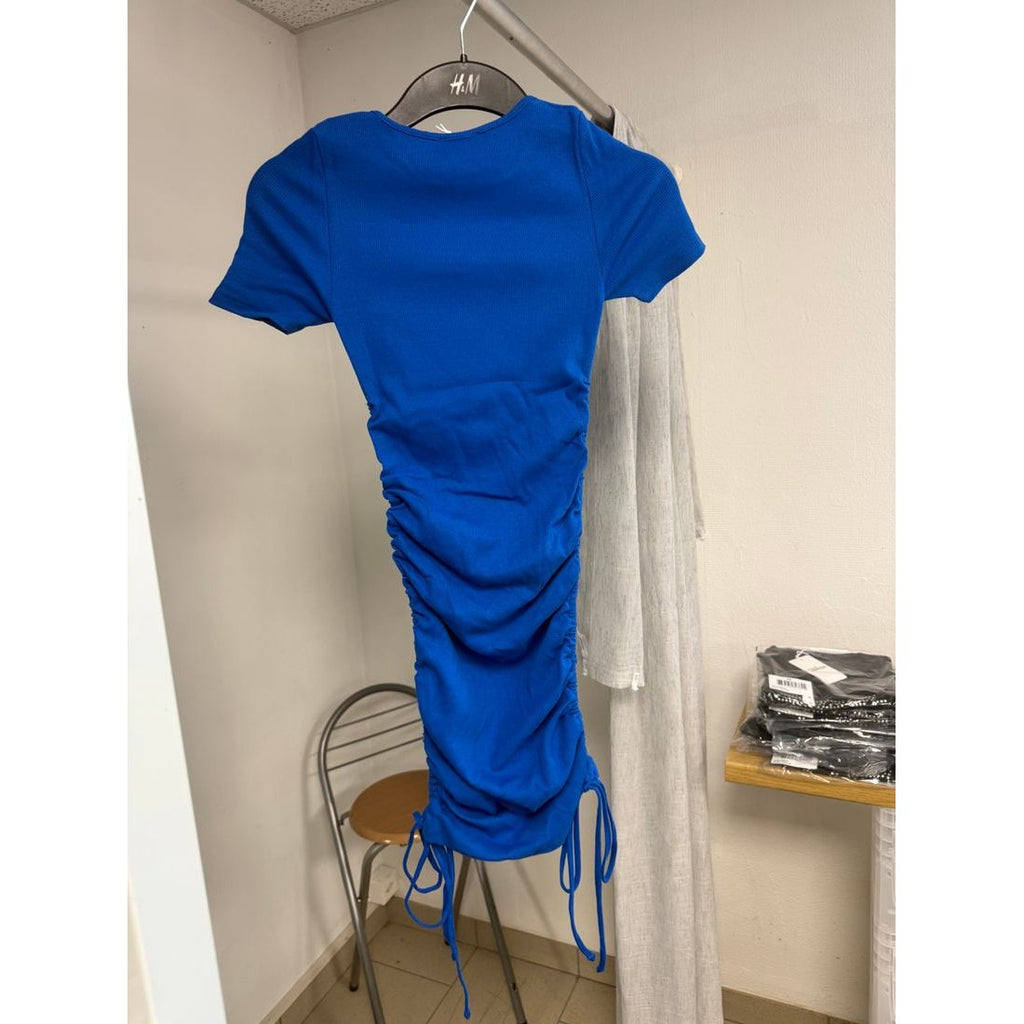 Robe t-shirt côtelée bleue – fronces et cordons réglables – vue 3