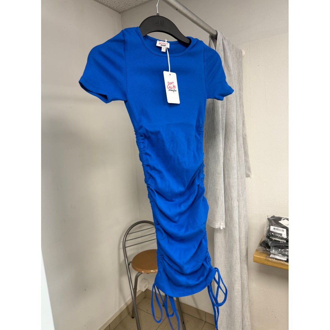 Robe t-shirt côtelée bleue – fronces et cordons réglables – vue 6