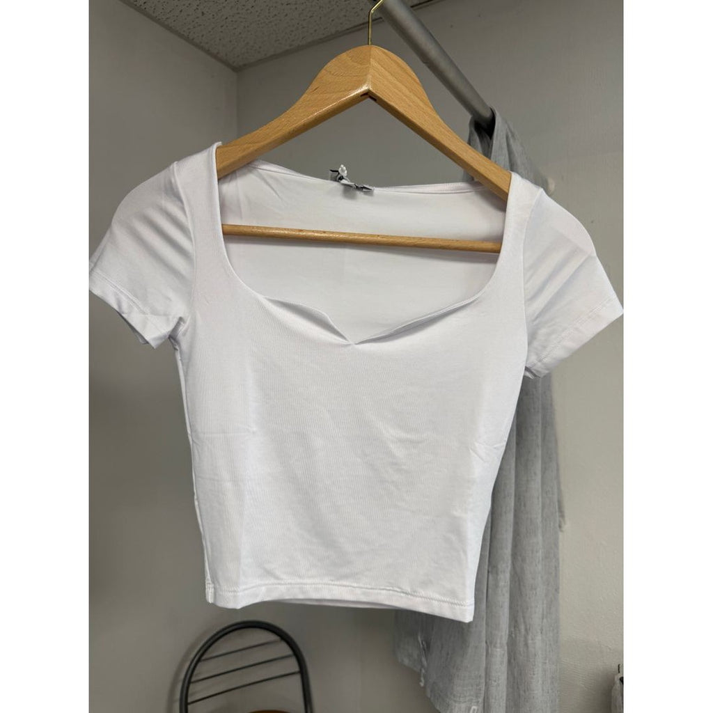 T-shirt crop blanc – Col cœur croisé, maille côtelée – vue 2