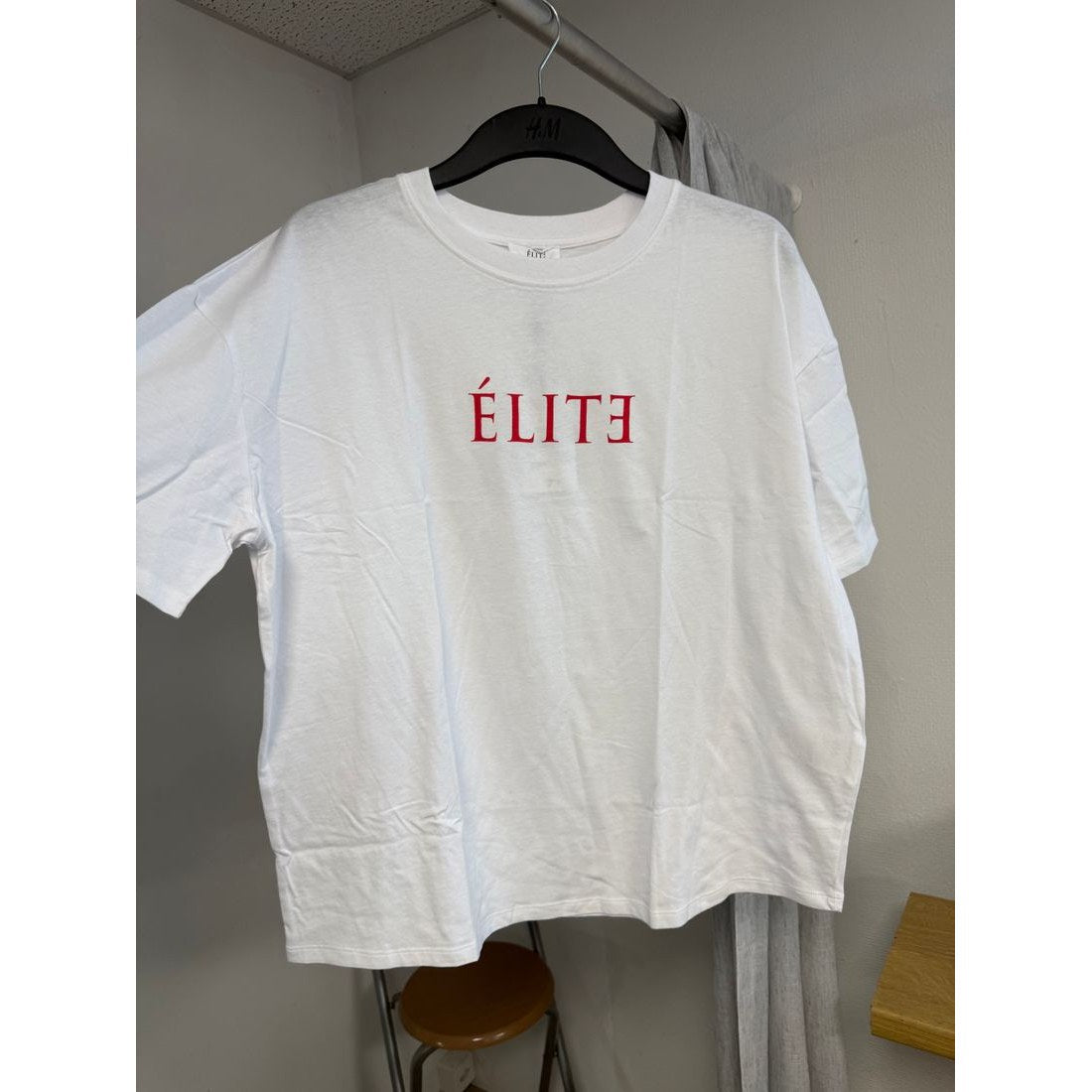T-shirt oversize blanc – Imprimé « ÉLITE » rouge – vue 2