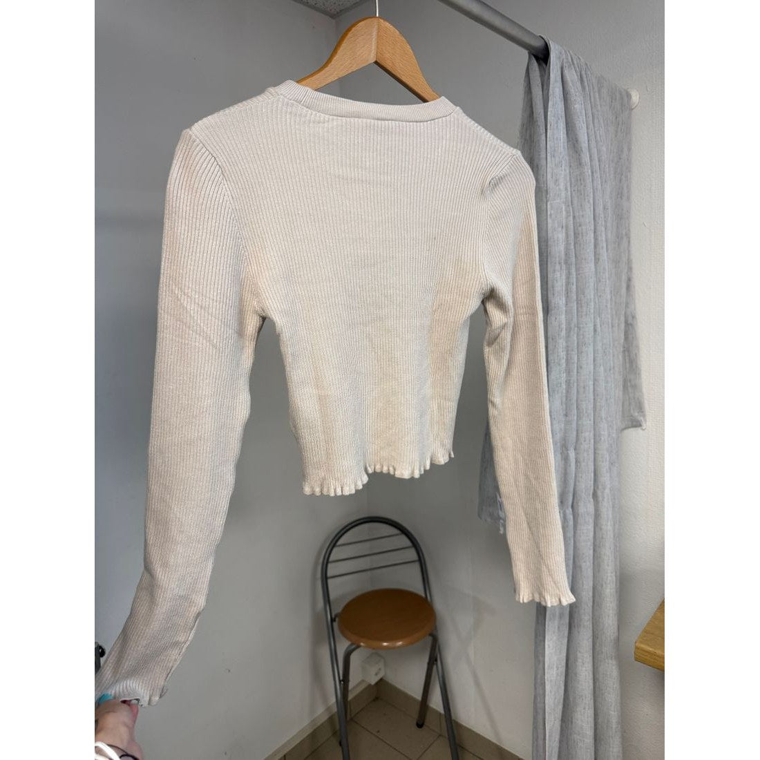 Top côtelé beige – Volants aux poignets, manches longues – vue 5